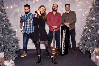 Back2Hits - Trupă organizată pentru o seară minunată