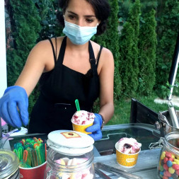 Ice Cream Bar pentru evenimentul tău!