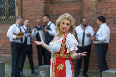 Taraful Simona Tone - Muzica pentru nunta ta!